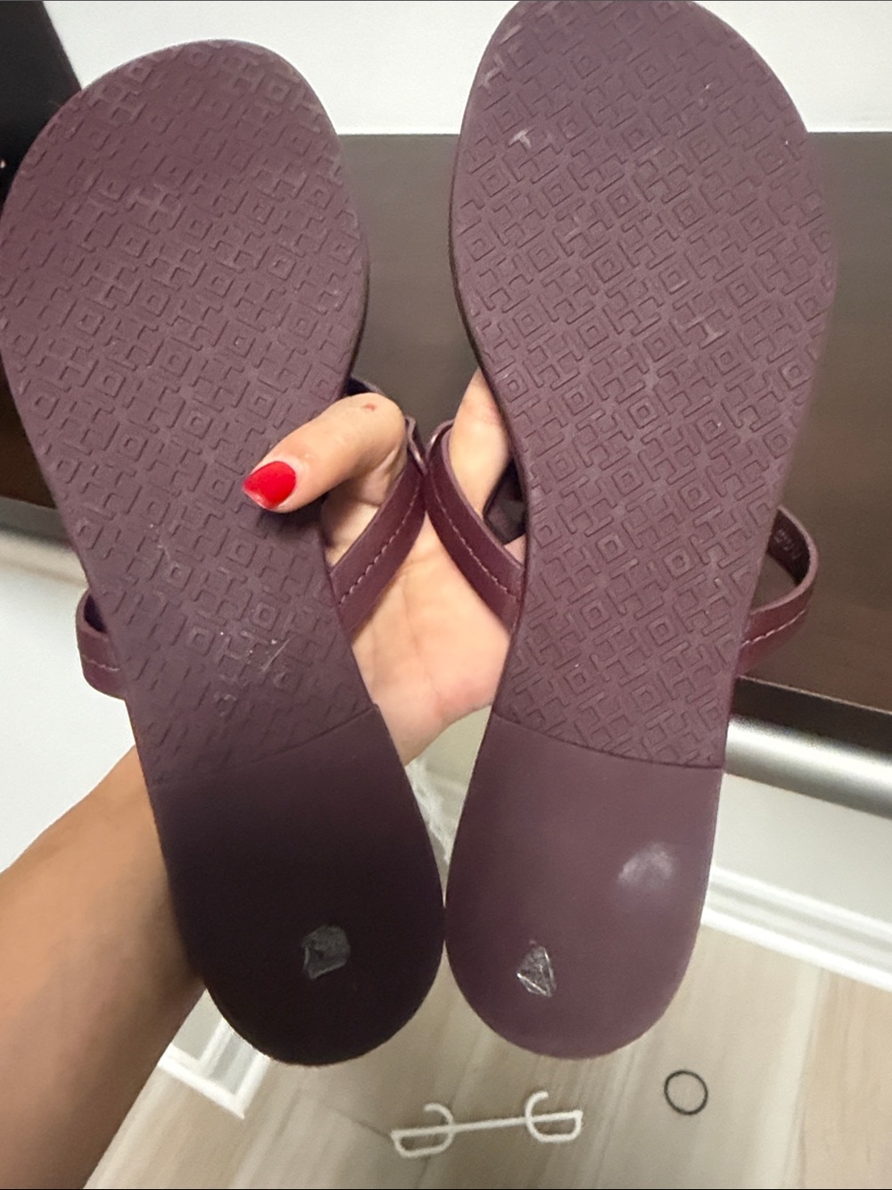 Tory Burch Leather Logo Thong Sandal in Deep Burgundy - Picture 3 of 3